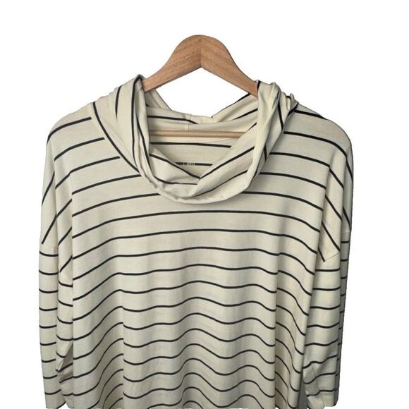 L.L. Bean Women’s Large Ivory Blue Striped Lightweight Long Sleeve Top - Picture 2 of 5